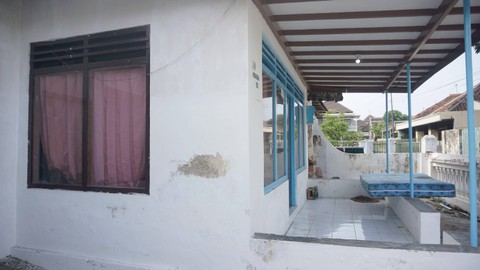 Rumah Siti dan Daniel ketika dipotret dari samping.