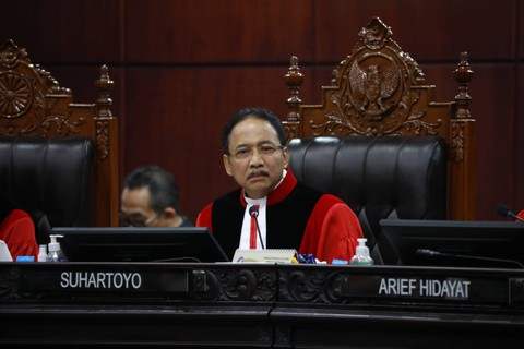 Ketua Hakim Konstitusi Suhartoyo mengikuti sidang perdana perselisihan hasil Pemilu (PHPU) atau Pilpres 2024 di Gedung Mahkamah Konstitusi, Jakarta, Rabu (27/3/2024). Foto: Aditia Noviansyah/kumparan