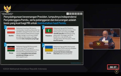 Bambang Widjojanto membacakan permohonan Timnas AMIN soal 4 negara yang pernah membatalkan hasil pemilu saat sidang perdana perselisihan hasil Pemilu (PHPU) atau Pilpres 2024 di Gedung Mahkamah Konstitusi, Jakarta, Rabu (27/3/2024). Foto: Dok. Mahkamah Konstitusi