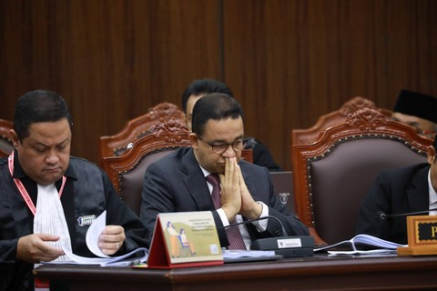 Capres nomot 01 Anies Baswedan mengikuti sidang perdana perselisihan hasil Pemilu (PHPU) atau Pilpres 2024 di Gedung Mahkamah Konstitusi, Jakarta, Rabu (27/3/2024). Foto: Aditia Noviansyah/kumparan