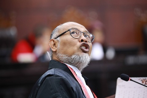Bambang Widjojanto mengikuti sidang perdana perselisihan hasil Pemilu (PHPU) atau Pilpres 2024 di Gedung Mahkamah Konstitusi, Jakarta, Rabu (27/3/2024). Foto: Aditia Noviansyah/kumparan