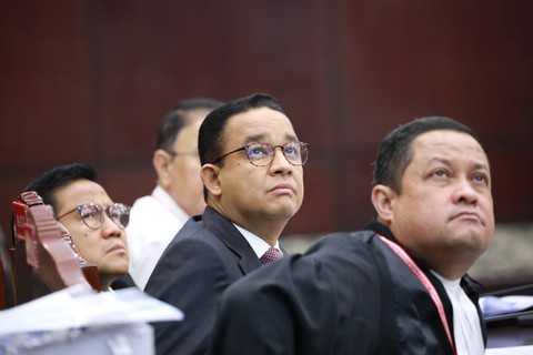 Capres nomot 01 Anies Baswedan mengikuti sidang perdana perselisihan hasil Pemilu (PHPU) atau Pilpres 2024 di Gedung Mahkamah Konstitusi, Jakarta, Rabu (27/3/2024). Foto: Aditia Noviansyah/kumparan