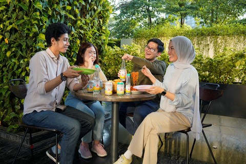 Aneka pilihan Larutan Cap Kaki Tiga yang bisa menjadi minuman alternatif selama bulan puasa. Foto: Larutan Cap Kaki Tiga