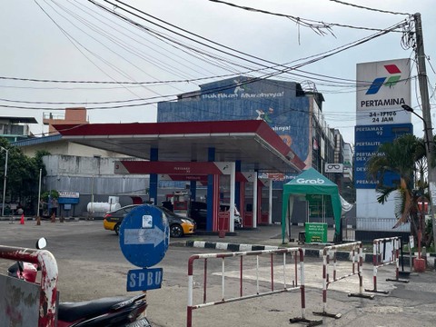 Situasi SPBU 34.17106 Jl. Ir. H. Juanda No. 100 Kota Bekasi pasca insiden bensin Pertalite tercampur air. Foto: Sena Pratama/kumparan