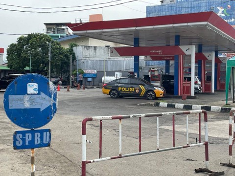 Situasi SPBU 34.17106 Jl. Ir. H. Juanda No. 100 Kota Bekasi pasca insiden bensin Pertalite tercampur air. Foto: Sena Pratama/kumparan