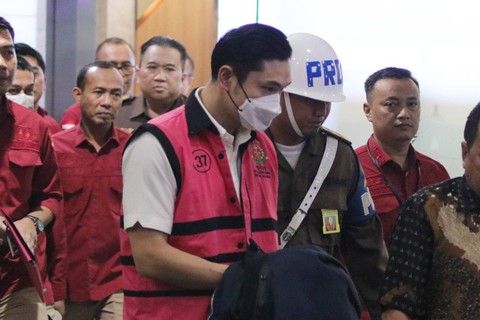 Kejagung menetapkan Harvey Moeis sebagai tersangka kasus korupsi tata niaga komoditas timah di wilayah IUP PT Timah tahun 2015-2023, Rabu (27/3/2024). Foto: Dok. Kejagung