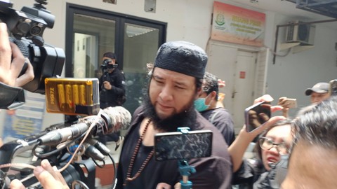 Ammar Zoni tiba di Kejaksaan Negeri Jakarta Barat, Kamis (28/3/2024). Foto: Aprilandika Pratama/kumparan