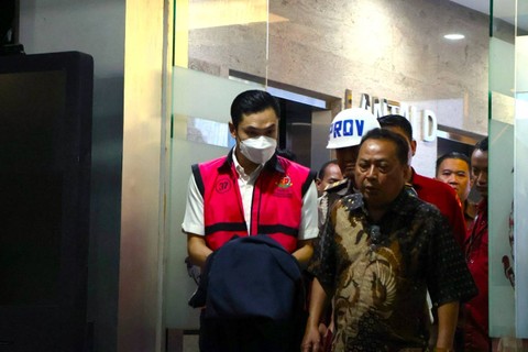 Kejagung menetapkan Harvey Moeis sebagai tersangka kasus korupsi tata niaga komoditas timah di wilayah IUP PT Timah tahun 2015-2023, Rabu (27/3/2024). Foto: Dok. Kejagung