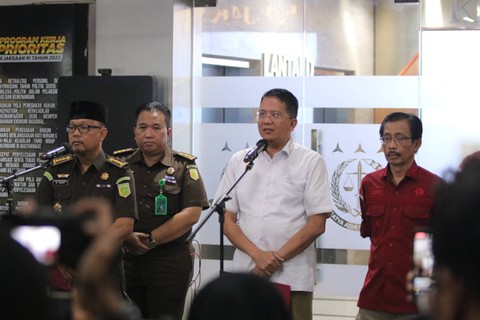 Kejagung menetapkan Harvey Moeis sebagai tersangka kasus korupsi tata niaga komoditas timah di wilayah IUP PT Timah tahun 2015-2023, Rabu (27/3/2024). Foto: Dok. Kejagung