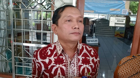 Kabid Pengawasan Ketenagakerjaan, Keselamatan, dan Kesehatan Kerja Disnakertrans DIY, Amin Subargus, di kantornya, Kamis (28/3/2024). Foto: Arfiansyah Panji Purnandaru/kumparan