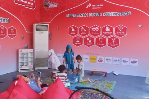 Suasana Lesehan Enduro di jalur mudik. Foto: Dok. Pertamina Lubricants 