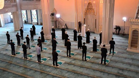 Ilustrasi Bacaan dan Tata Cara Sholat Witir. Sumber: Pexels/Farrukhjon Tojidinov