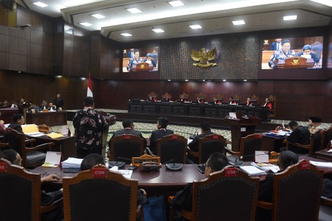 Ketua Bawaslu Rahmat Bagja memberikan tanggapan atas gugatan dari pasangan capres nomor urut 01 dan 03 saat sidang lanjutan sengketa hasil Pilpres 2024 di Mahkamah Konstitusi (MK), Jakarta, Kamis (28/3/2024). Foto: Indrianto Eko Suwarso/ANTARA FOTO