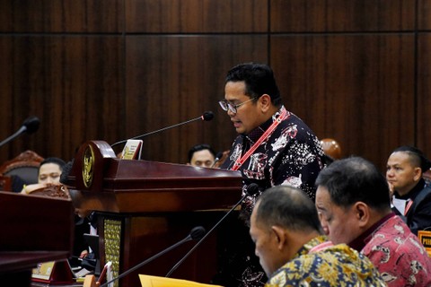 Ketua Bawaslu Rahmat Bagja memberikan tanggapan atas gugatan dari pasangan capres nomor urut 01 dan 03 saat sidang lanjutan sengketa hasil Pilpres 2024 di Mahkamah Konstitusi (MK), Jakarta, Kamis (28/3/2024). Foto: Indrianto Eko Suwarso/ANTARA FOTO