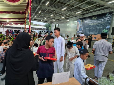 Grup Ajinomoto Indonesia berikan santunan kepada lebih dari 6000 anak yatim. Foto: Istimewa.