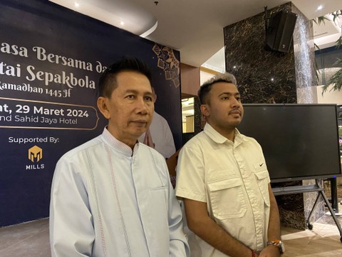 Ketua Umum ASBWI, H. Nadalsyah (kiri) dan Exco PSSI, Muhammad (kanan), di acara Buka Bersama dan Diskusi Sepak Bola Wanita, Hotel Grand Sahid, Jakarta Pusar, Jumat (29/3). Foto: Antika Fahira/kumparan