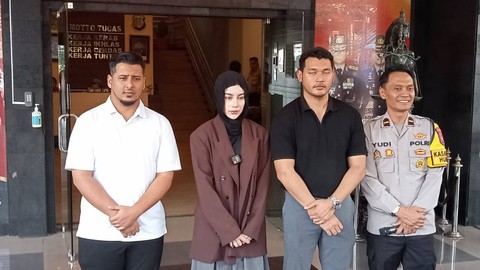 Selebgram Aghnia Punjabi hadir dalam konferensi pers kekerasan terhadap anak kandungnya di Polresta Malang Kota, Sabtu (29/3/2024). Foto: Dok. Istimewa