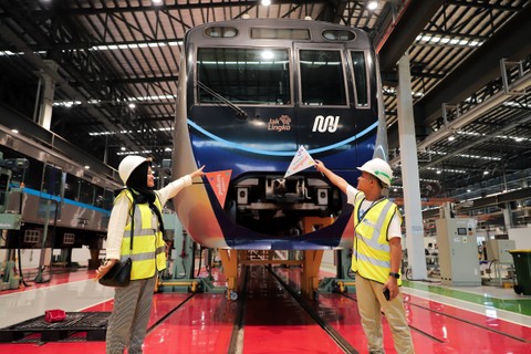 Peserta kumparan Hangout menjelajah Depo MRT Lebak Bulus, Jakarta, Sa...                    </div>

                    <div class=