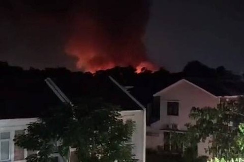 Gudang peluru Batalyon Artileri Medan (Yonarmed) 07/155 GS Kodam Jaya meledak pada Sabtu malam (30/3/2024). Foto: Dok. Istimewa