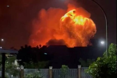 Gudang peluru Batalyon Artileri Medan (Yonarmed) 07/155 GS Kodam Jaya meledak pada Sabtu malam (30/3/2024). Foto: Dok. Istimewa