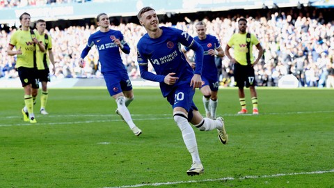 Cole Palmer mencetak gol saat laga Chelsea vs Burnley dalam lanjutan Liga Inggris 2023/24 di Stadion Stamford Bridge pada 30 Maret 2024. Foto: Action Images via Reuters/Peter Cziborra