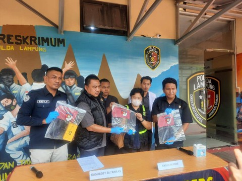 Subdit III Jatanras Ditreskrimum Polda Lampung saat menggelar konferensi pers di Mapolda Lampung. | Foto: Dok Humas Polda Lampung