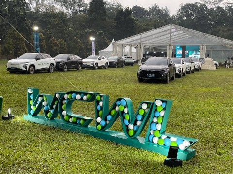 PT Chery Sales Indonesia (CSI) lakukan seremoni penyerahan 1.000 unit mobil listrik Chery Omoda E5 ke konsumen. Foto: Sena Pratama/kumparan
