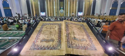 Al Quran berusia 100 tahun yang dipemerkan Masjid Al Akbar Surabaya. Foto: Humas MAS