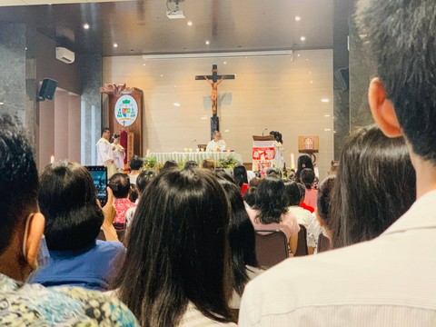 Perayaan Paskah di Gereja Katolik Kristus Raja Katedral Tanjung Karang, Bandar Lampung, Minggu (31/3/2024) | Foto: Roza Hariqo / Lampung Geh