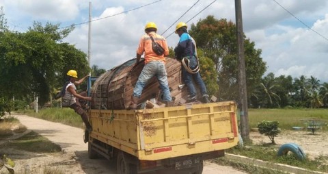Pemasangan jaringan listri PLN ke sejumlah desa di Muba. (ist)