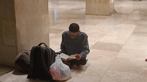 Suasana I'tikaf di Masjid Istiqlal Jakarta, Minggu (31/3/2024). Foto: Fadlan Nuril Fahmi/kumparan