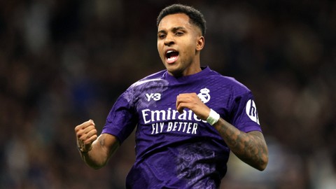 Selebrasi gol Rodrygo Goes saat laga Real Madrid vs Athletic Bilbao dalam pekan ke-30 Liga Spanyol 2023/24 di Estadio Santiago Bernabeu, Senin (1/4) dini hari WIB. Foto: REUTERS/Violeta Santos Moura