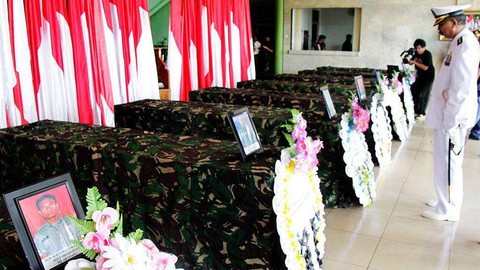 Delapan prajurit TNI tewas dalam serangan TPNPB di Papua, Februari 2013.