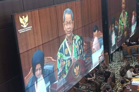 Prof. Ridwan ahli Hukum Administrasi memberikan keahliannya di persidangan Mahkamah Konstitusi (MK), Senin (1/3). Foto: Hedi/kumparan