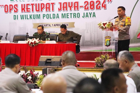 Kapolda Metro Jaya Irjen Pol Karyoto membuka  rapat lintas sektoral Ops Kepolisian Ketupat Jaya - 2024 wilayah hukum Polda Metro Jaya di Balai Pertemuan Polda Metro Jaya, Jakarta, Senin (1/4/2024). Foto: Jamal Ramadhan/kumparan