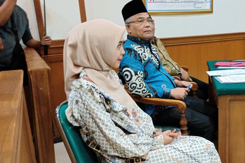 Selebgram Ria Ricis Tiba di Pengadilan Agama Jakarta Selatan, Senin (1/4/2024) Foto: Aprilandika Pratama/kumparan