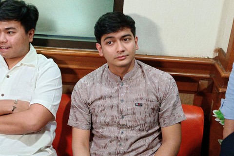 Teuku Ryan Tiba di Pengadilan Agama Jakarta Selatan, Senin (1/4/2024) Foto: Aprilandika Pratama/kumparan
