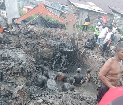 Kolam galian tempat terjatuhnya korban saat hendak mengambil sandalnya. Foto: Dok. Humas Polres Kubu Raya