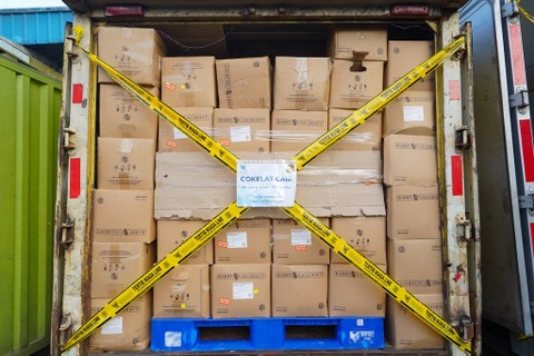 Produk impor yang dimusnahkan imbas melanggar aturan senilai Rp 9,33 miliar di Kawasan Gudang Karang Asem, Kabupaten Bogor, Jawa Barat, pada Kamis (28/3). Foto: Kemendag