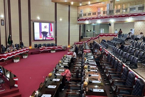 Suasana rapat paripurna di DPRD Medan yang hanya dihadiri 11 dari 50 anggota DPRD, Senin (1/4/2024). Foto: Tri Vosa/kumparan