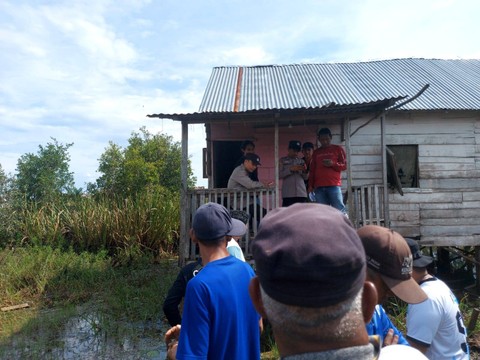 Suasana rumah korban yang sedang dilakukan Olah TKP oleh Polsek Kertapati Palembang, Foto : Istimewa