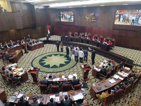 Ahli dan saksi Ganjar-Mahfud di persidangan Mahkamah Konstitusi (MK), Selasa (2/4) Foto: Hedi/kumparan