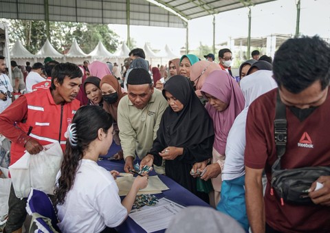 PT Wijaya Karya Tbk (WIKA) menyelenggarakan pasar sembako murah di IKN, Kalimantan Timur, pada akhir Maret lalu. Foto: dok. WIKA