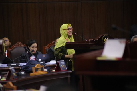 Saksi Ahli Leony Lidya di sidang lanjutan sengketa hasil Pilpres 2024 di Mahkamah Konstitusi, Jakarta, Selasa (2/4/2024). Foto: Jamal Ramadhan/kumparan