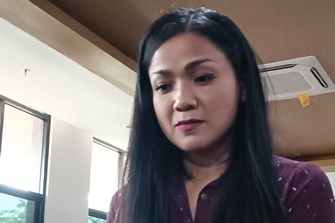 Nirina Zubir hadir sebagai turut tergugat dalam sidang gugatan yang dilayangkan mantan ART ibunya, Riri Khasmita, PTUN Jakarta, Pulo Gebang, Jakarta Timur, Selasa (2/4)  Foto: Giovanni/kumparan