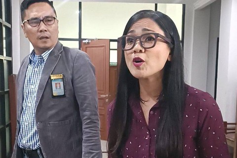 Nirina Zubir hadir sebagai turut tergugat dalam sidang gugatan yang dilayangkan mantan ART ibunya, Riri Khasmita, PTUN Jakarta, Pulo Gebang, Jakarta Timur, Selasa (2/4)  Foto: Giovanni/kumparan