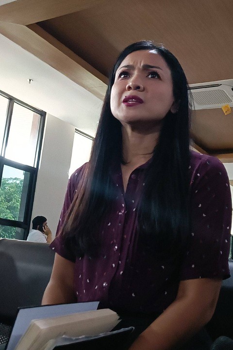 Nirina Zubir hadir sebagai turut tergugat dalam sidang gugatan yang dilayangkan mantan ART ibunya, Riri Khasmita, PTUN Jakarta, Pulo Gebang, Jakarta Timur, Selasa (2/4)  Foto: Giovanni/kumparan
