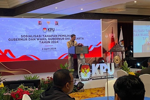 Ketua KPU DKI Jakarta Wahyu Dinata membuka acara Sosialisasi Tahapan Pemilihan Gubernur dan Wakil Gubernur DKI Jakarta Tahun 2024 di Hotel Borabudur, Jakarta Pusat, Selasa (2/4/2024). Foto: Ainun Nabila/kumparan