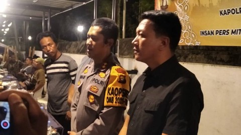 Kapolres Mauro Jambi AKBP Wahyu Bram (tengah). Foto: kumparan