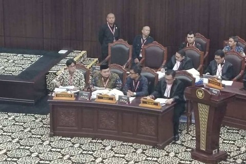 Ketua KPU Hasyim Asy'ari telat hadir di persidangan lanjutan, Rabu (3/4). Foto: Hedi/kumparan